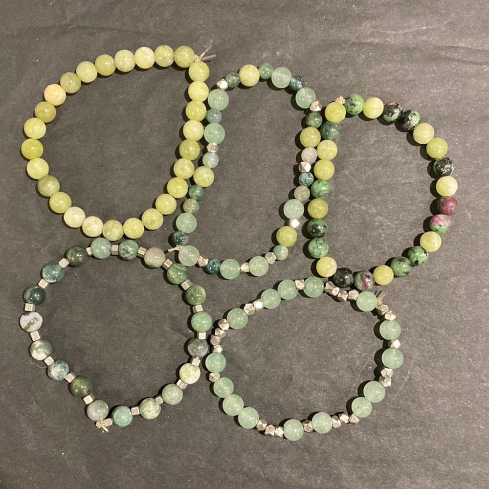 🤑3 for 20$🤑 Set of 5 stretchy bracelets